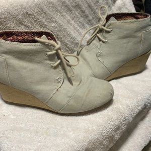 Bob’s by Sketchers ankle boots
